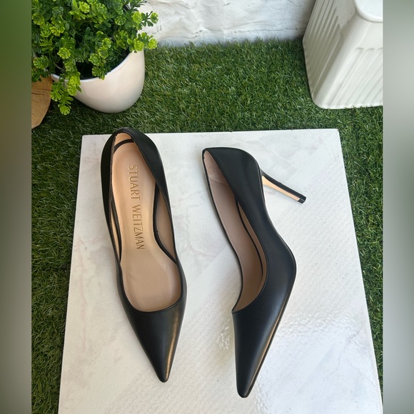 Stuart Weitzman Anny Pointed-Toe Slip-On
Pumps black 75 women size 5 New - Picture 9 of 17